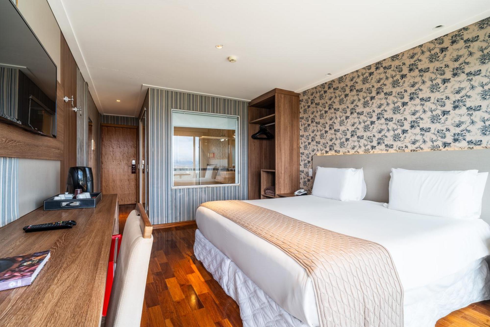 Chris Park Hotel 4*
